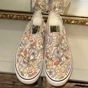 Vans Floral Slip-On Canvas Shoes in Cream, Coral and Lavender